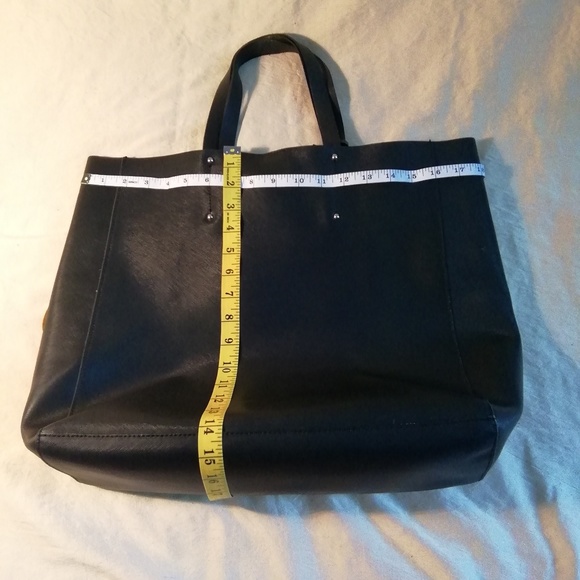 Pulicati black cross-hatched leather tote - Picture 2 of 8